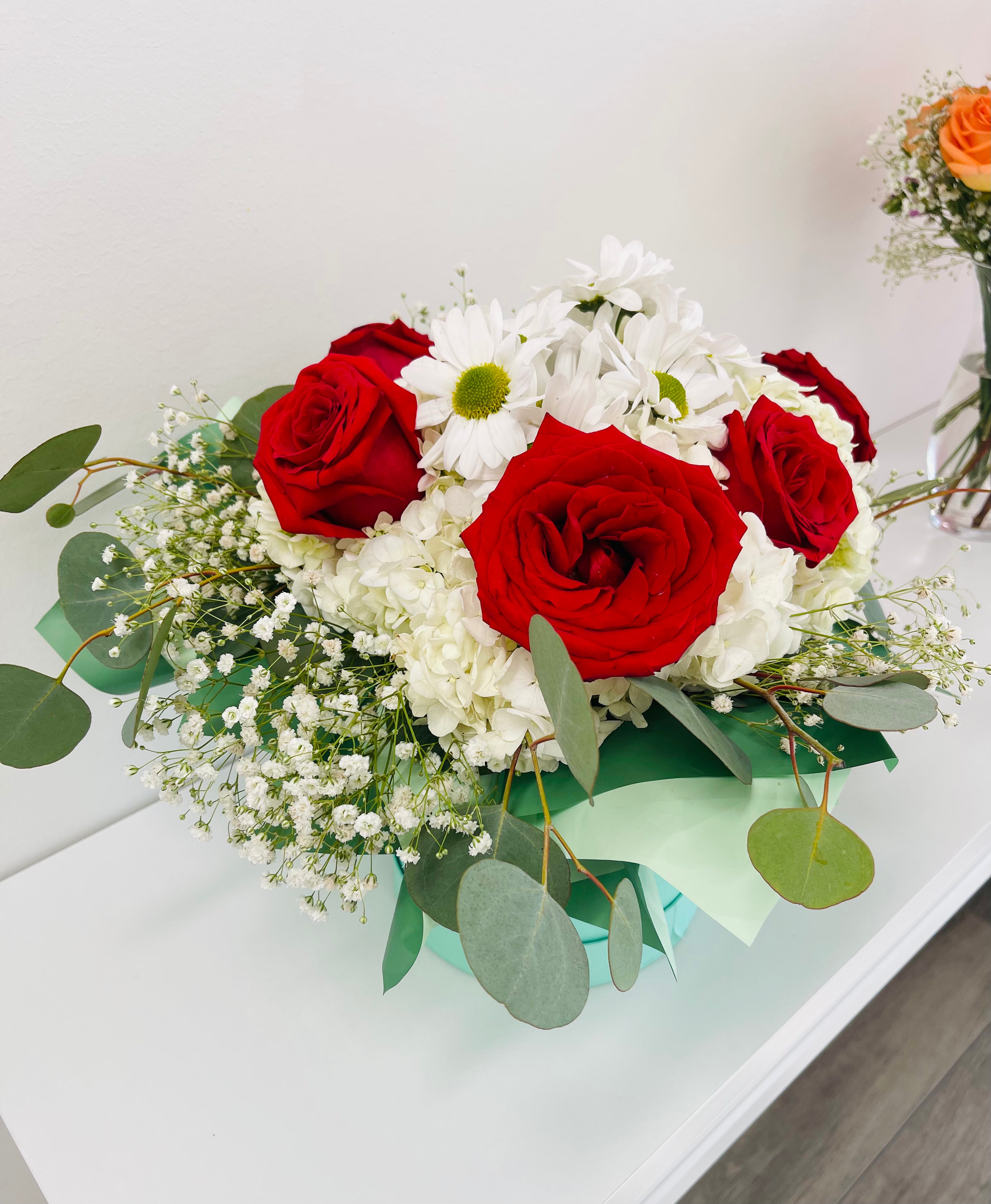 Classic Romance Flowers Box.